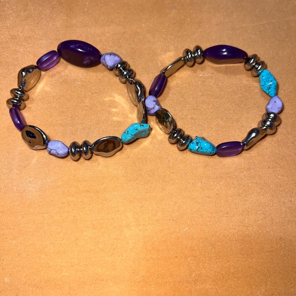 Set of 2 Faux Turquoise purple Glass Stones w/silver tone beads Stretch Bracelet